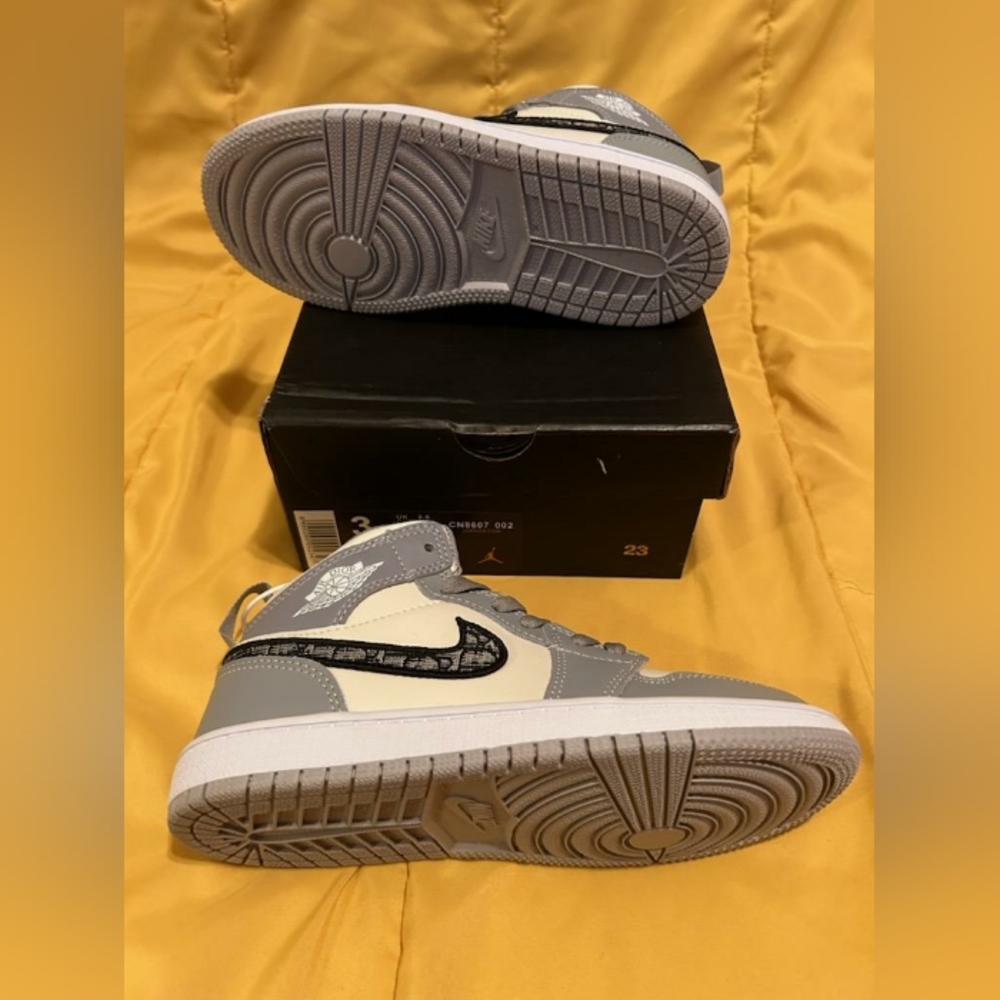 Kid's Jordan - Picture 3 of 3